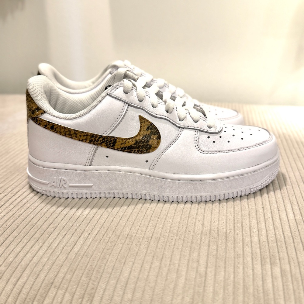 Nike Air Force 1 Low Retro Sneakers - Picture 3 of 9